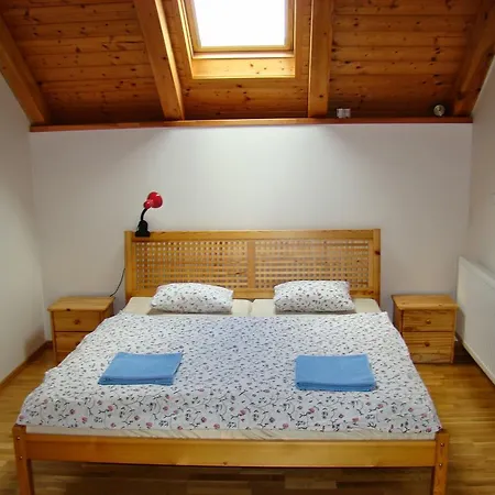Charlie Retro-modern Design Praga