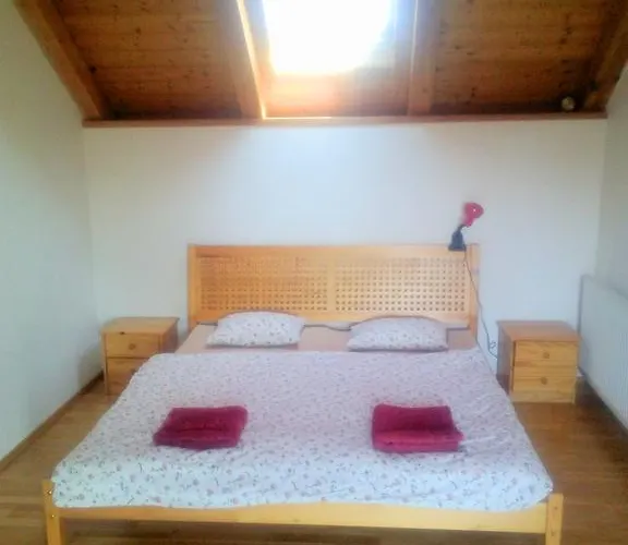Charlie Retro-modern Design 3*
