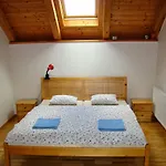 Charlie Retro-modern Design Praag